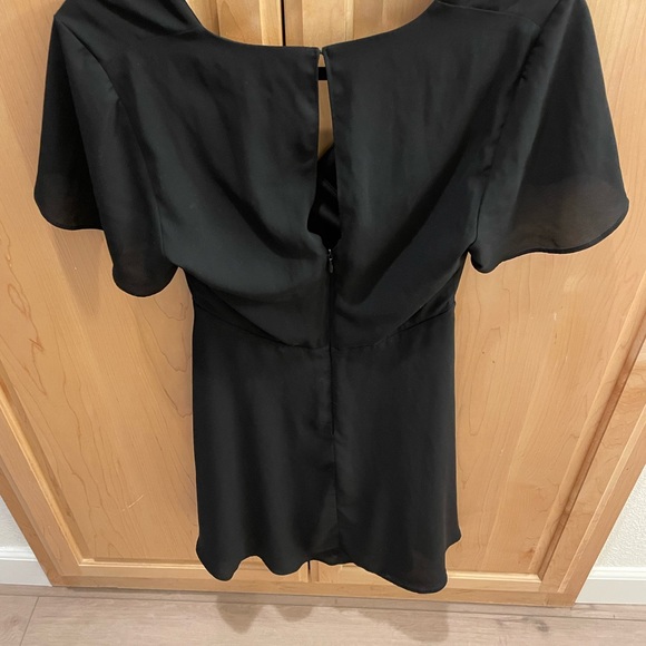 Express black dress, size 2 barely worn. - Picture 4 of 6
